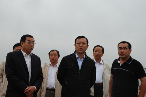 中國藝術研究院院長、非遺中心主任連緝（左二）等領導來風水梁考察